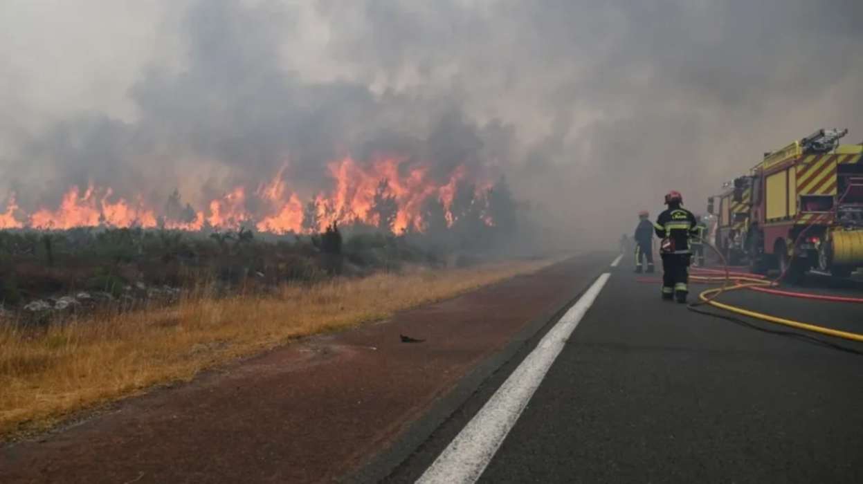 Σε κατάσταση συναγερμού Γαλλία και Ισπανία – Οι πυρκαγιές σαρώνουν τη Ζιρόντ
