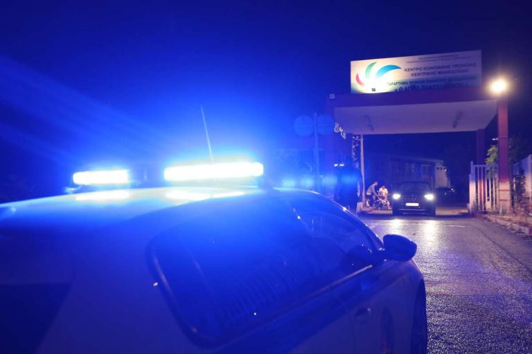 Δύο πυροσβέστες τραυματίες από τη φωτιά στο Ωραιόκαστρο – Μεταφέρονται στο 424 Στρατιωτικό Νοσοκομείο