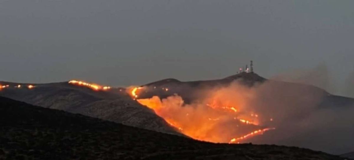 Φωτιά στην Πάρο: Συνελήφθησαν δήμαρχος, αντιδήμαρχος,υπάλληλος του Δήμου και εργολάβος
