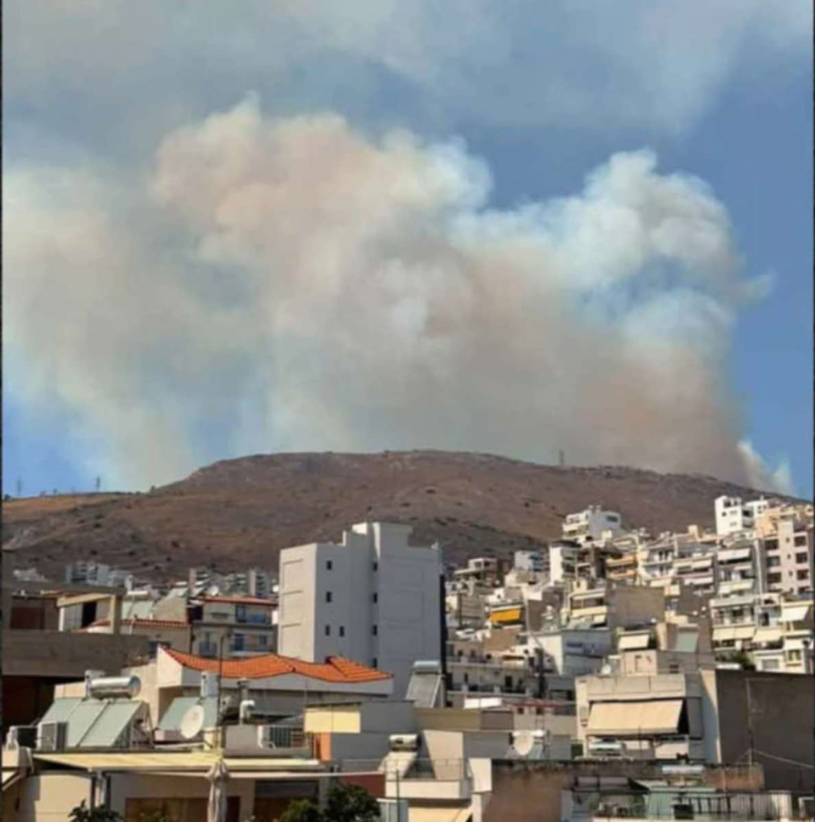 Φωτιά τώρα: Στην Περιφερειακή Αιγάλεω – Ήχησε 112 για εκκένωση περιοχών Χαϊδαρίου προς Περιστέρι