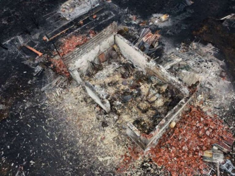 Η Γαλλία στις φλόγες: Ο Μακρόν μιλά για τη χειρότερη καταστροφή από τον Β’ Παγκόσμιο Πόλεμο