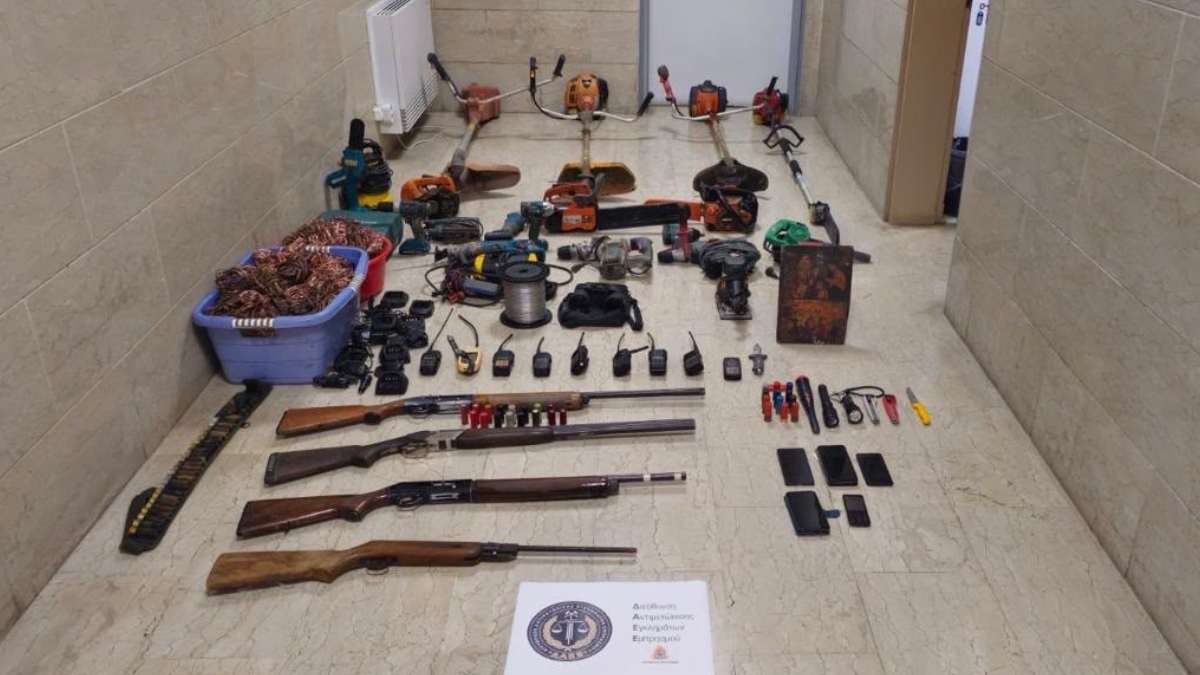 Γαργαλιάνοι: Χειροπέδες σε πυροσβέστη,πρώην πρόεδρο κοινότητας και στον αδελφό του,για εμπρησμούς από πρόθεση