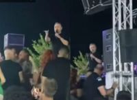 Γονίδης: Διέκοψε την συναυλία του μετά από ξύλο- “Ένας μαλ@κας θα χαλάσει 1.000 άτομα! Άντε γαμ@σου να πούμε”