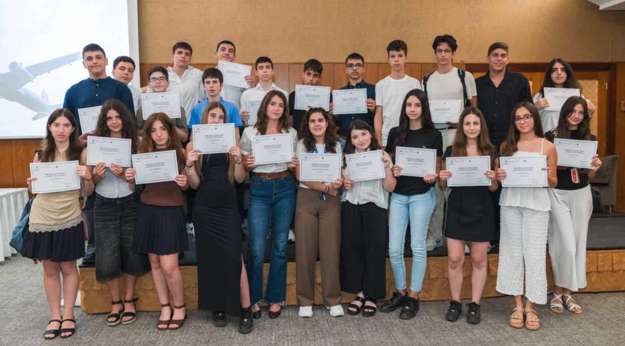«Μαθήματα Αεροπορίας» για μαθητές Γυμνασίου και Λυκείου από το αεροδρόμιο της Αθήνας
