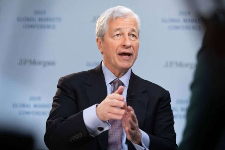 JP Morgan: Ψήφος εμπιστοσύνης στην Ελλάδα με αναβάθμιση «Overweight»–Στο επίκεντρο τράπεζες,εισροές κεφαλαίων