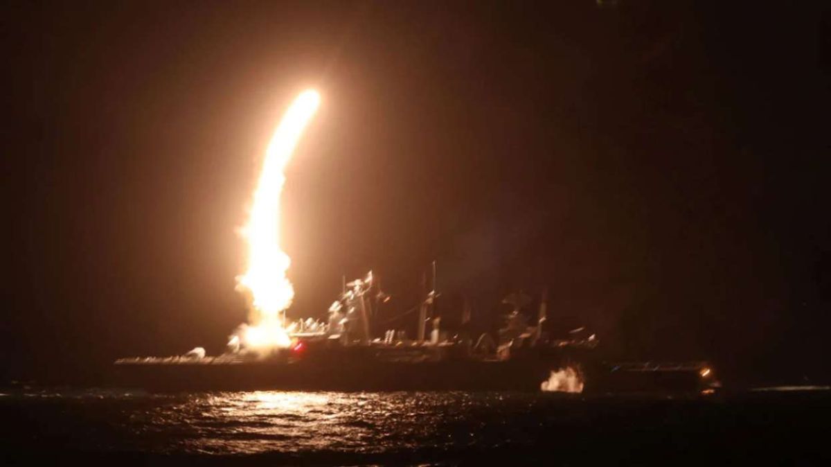 Νύχτα άγριων αμερικανικών επιδρομών κατά του Ιράν – Πεζεσκιάν: «Θα υπερασπιστούμε την πατρίδα μας»