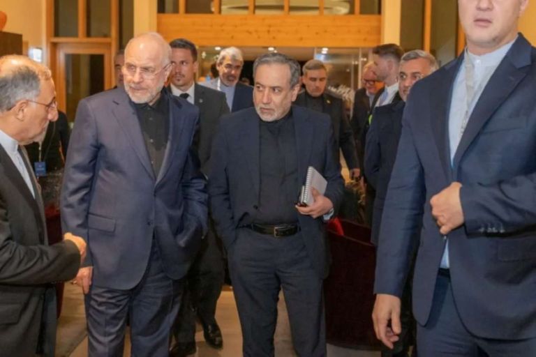 Το Ιράν στα πρόθυρα εσωτερικής έκρηξης: Σενάρια «πραξικοπήματος» και νέα απειλή πολέμου