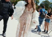 Jennifer Lopez: Εμφάνιση-λάμψη με Celia Kritharioti στο Παρίσι