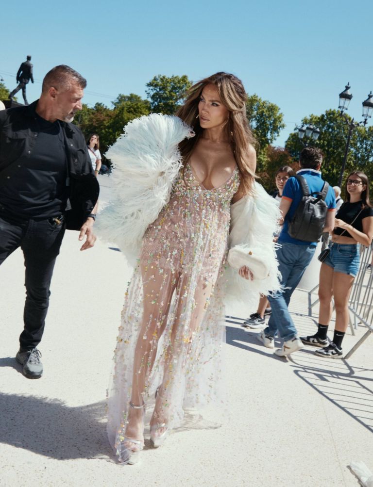 Jennifer Lopez: Εμφάνιση-λάμψη με Celia Kritharioti στο Παρίσι