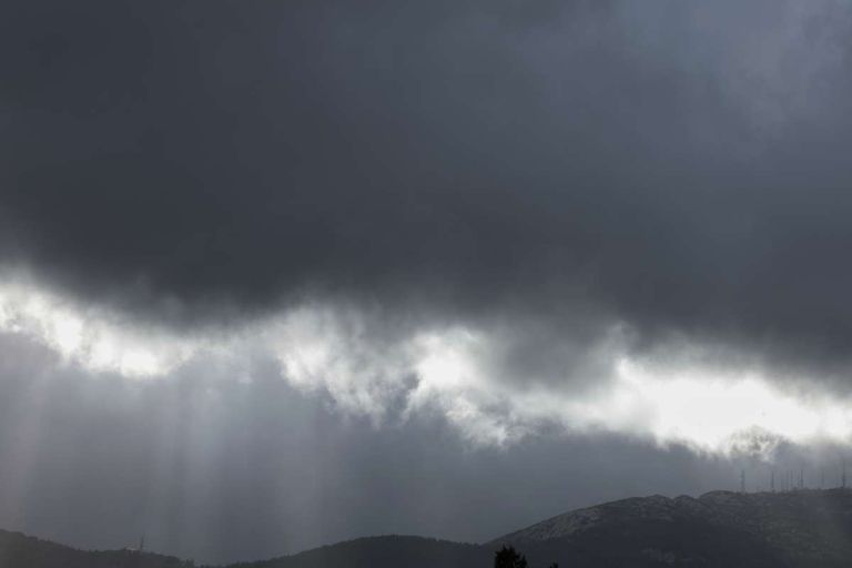 Κακοκαιρία: 112 σε Λάρισα, Φθιώτιδα, Μαγνησία, Σποράδες, Εύβοια – “Προσοχή στις μετακινήσεις σας”