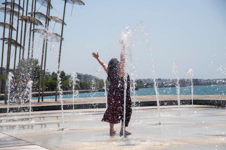 Καιρός σήμερα [22/7/26]: Καύσωνας με 43άρια και ακραίος κίνδυνος πυρκαγιάς – Πότε αλλάζει το σκηνικό