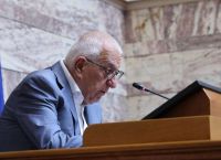 «Φουντώνουν» τα σενάρια για πρόωρες εκλογές – Κακλαμάνης: «Δεν έχουν ληφθεί οι τελικές αποφάσεις»