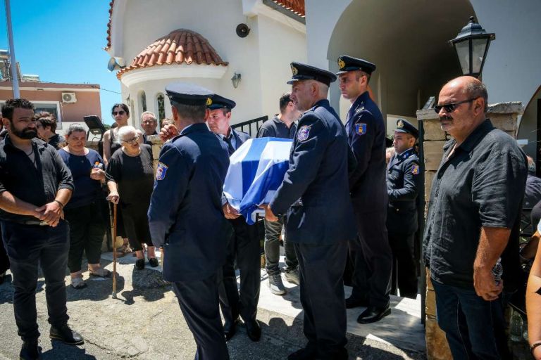 Ρέθυμνο: Με χειροκρότημα και την ιαχή «Αθάνατος» το τελευταίο αντίο στον 25χρονο Παντελή Διαμαντάκη