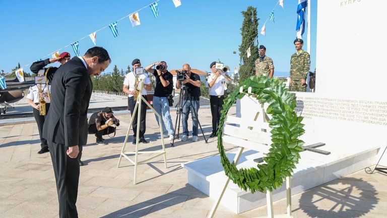 52 χρόνια από την τουρκική εισβολή: Τα μηνύματα Ελλάδας και Κύπρου για τη μνήμη και την επανένωση