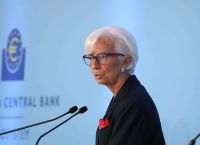 Η ΕΚΤ κρατά στάση αναμονής μετά το Ιράν – Οι αγορές περιμένουν τα στοιχεία πληθωρισμού