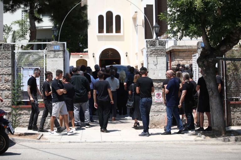 Λορέντζο Καριέρε: Σε κλίμα συγκίνησης το τελευταίο αντίο από συγγενείς και φίλους [pics,vid]
