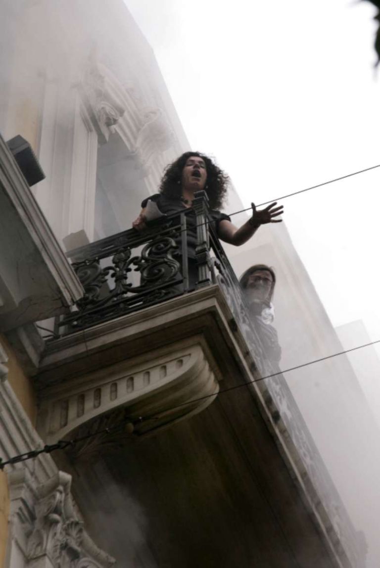 Marfin: Συνελήφθη στη Βρετανία η 46χρονη που κατηγορείται για τον εμπρησμό