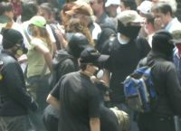 Marfin: “Ήταν με στολή, σαν ομάδα εκτελεστών”–Η μαρτυρία του φωτορεπόρτερ που “έπιασε” στον φακό τους δράστες
