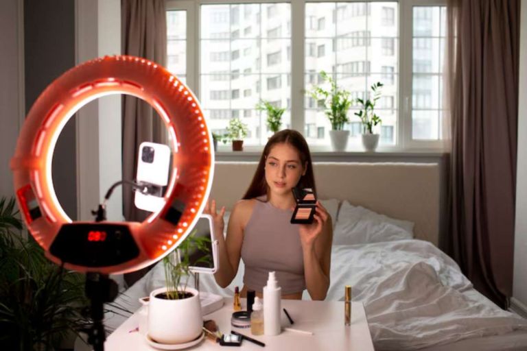 ΑΑΔΕ: Βαριά «καμπάνα» σε influencer για posts στο Instagram – Φόροι και πρόστιμα άνω των 70.000 ευρώ