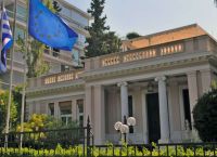 «Ένα email στείλαμε,όχι AI»:Ο Ρώσος φαρσέρ διαψεύδει το Μαξίμου και μετατρέπει την υπόθεση σε πολιτικό ζήτημα