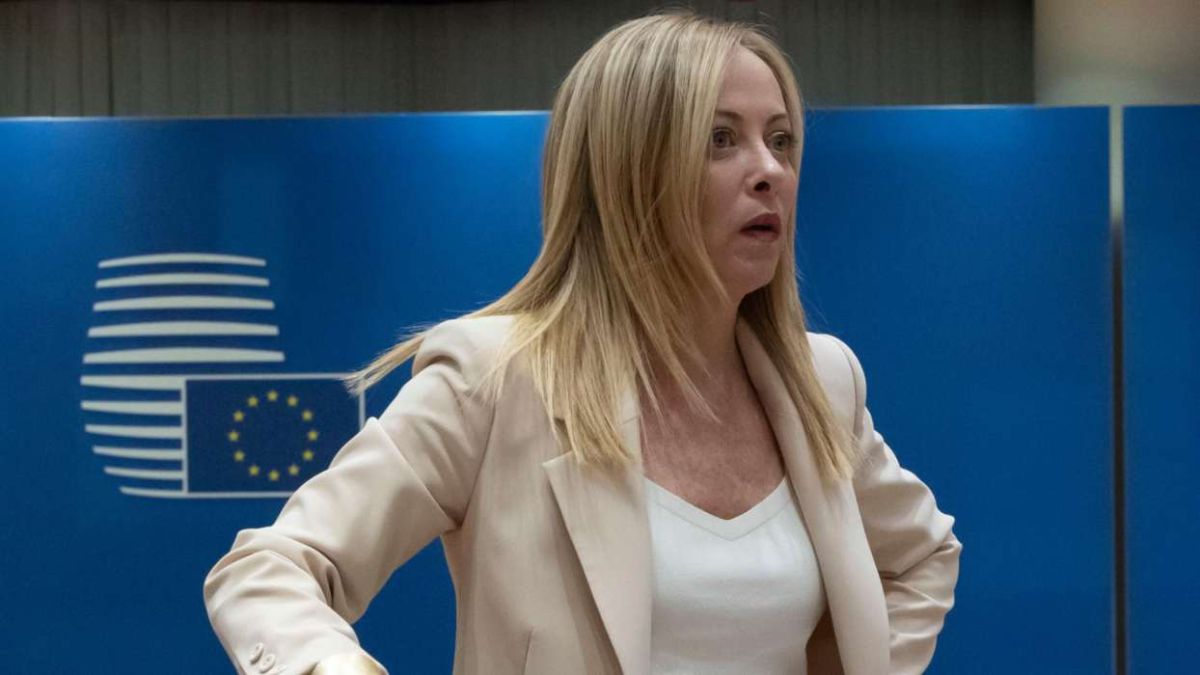 Μελόνι: Μπούρκα και νικάμπ εκτός σχολείων – Πλαφόν στους αλλοδαπούς μαθητές