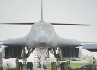 Οι ΗΠΑ κλιμακώνουν με βομβαρδιστικά B-1 – Στο «κόκκινο» η σύγκρουση με το Ιράν