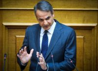 «10 λεπτά λιγότερα στη βενζίνη»–Η κυβέρνηση απαντά στην ακρίβεια,ο Μητσοτάκης καλεί το ΠΑΣΟΚ να κοστολογήσει