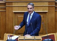 Μητσοτάκης στη Βουλή: «Η ακρίβεια δεν αντιμετωπίζεται με συνθήματα, αλλά με σχέδιο και πραγματικά στοιχεία»