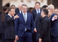 Μητσοτάκης: Στο Παρίσι για τη «Συμμαχία των Προθύμων» – Η αντζέντα της συζήτησης στο δείπνο των ηγετών