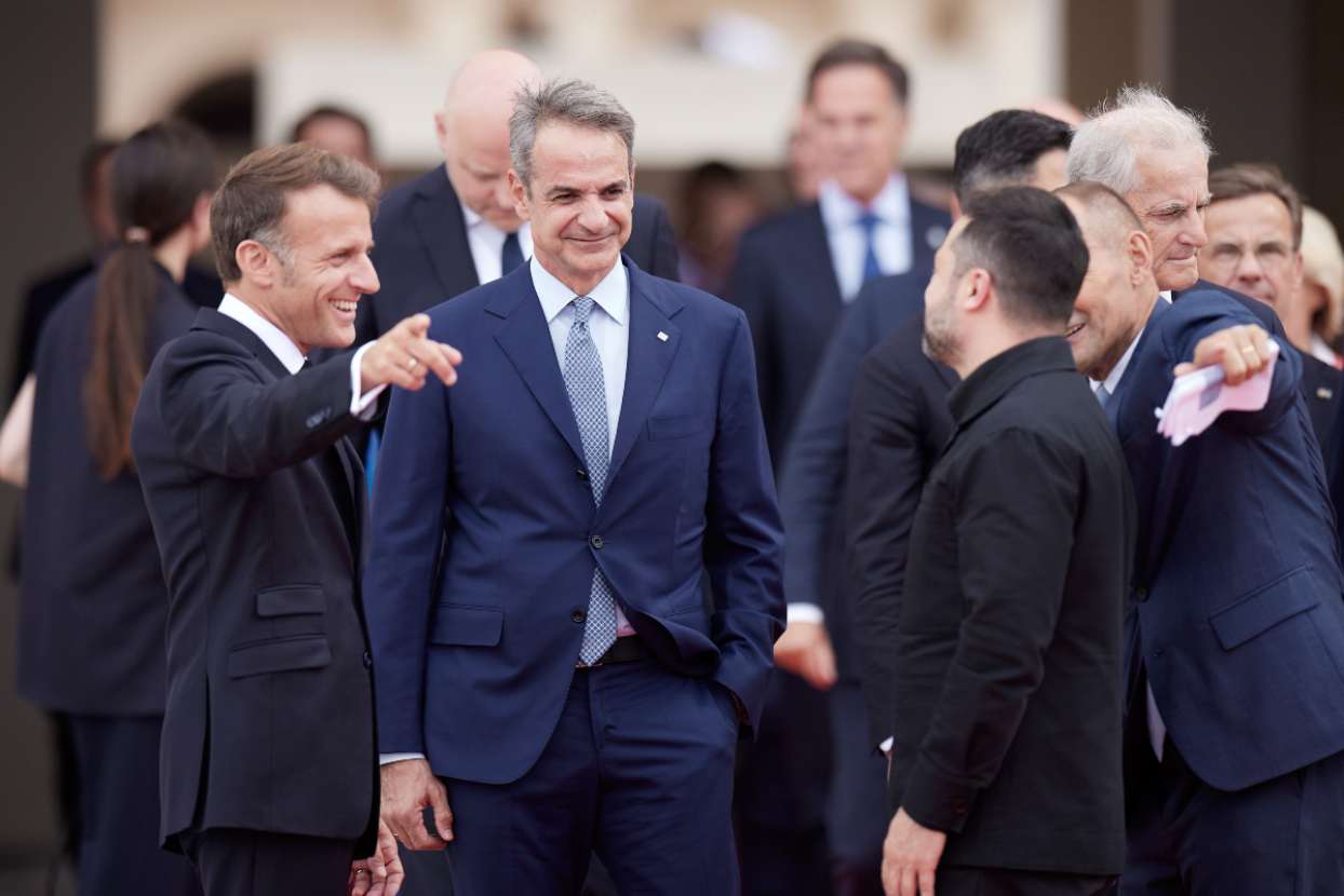 Μητσοτάκης: Στο Παρίσι για τη «Συμμαχία των Προθύμων» – Η αντζέντα της συζήτησης στο δείπνο των ηγετών