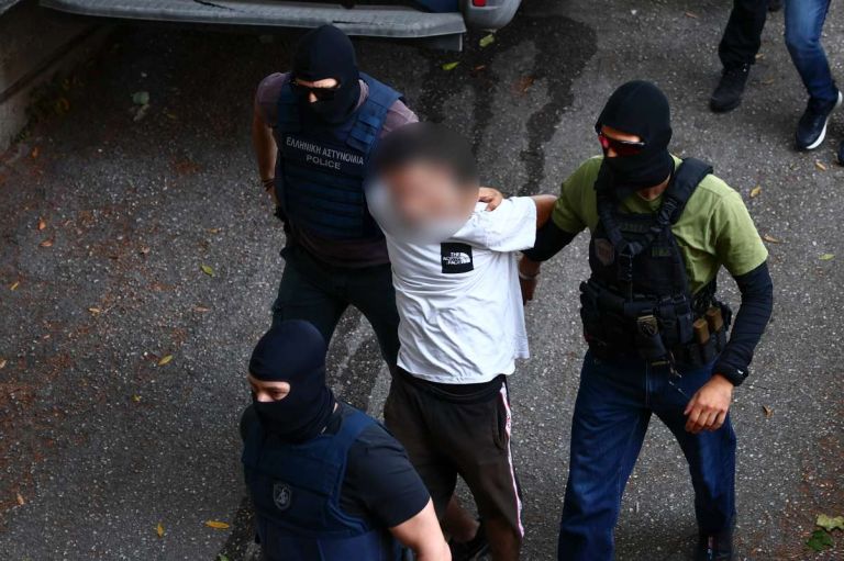 Οικογένεια Νέστορα:Προθεσμία στον 25χρονο για τη φονική επίθεση–Το στοιχείο που τον συνδέει με το διαμέρισμα