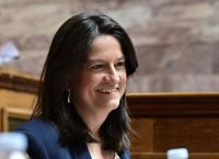 Κεραμέως: «Κλειδώνουν» οι συντάξεις χηρείας στο 70% και διατηρούνται οι δύο εθνικές συντάξεις