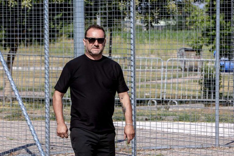 Ένταση στη δίκη για τα Τέμπη: «Αυτούς εδώ ήρθατε να υπερασπιστείτε;», φώναξε ο Νίκος Πλακιάς