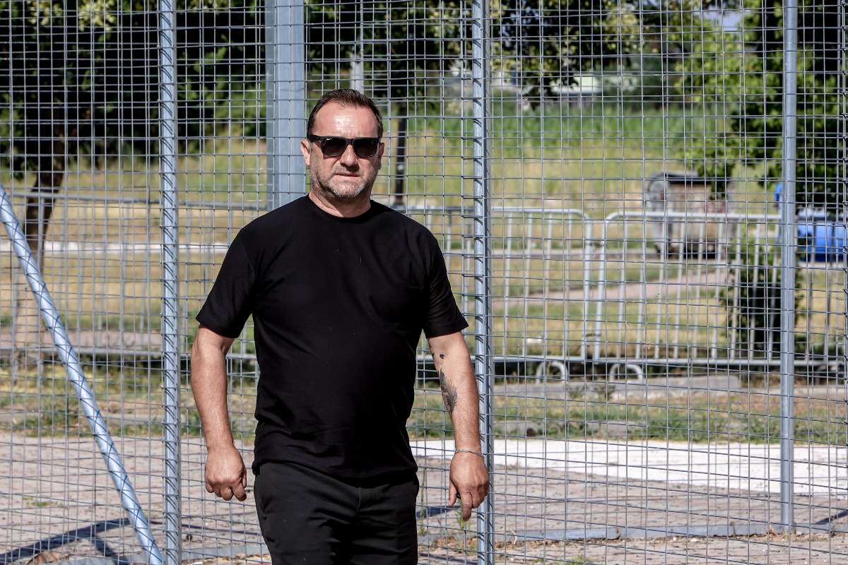 Ένταση στη δίκη για τα Τέμπη: «Αυτούς εδώ ήρθατε να υπερασπιστείτε;», φώναξε ο Νίκος Πλακιάς