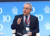 “Υβριδική επίθεση με χρήση AI” λέει η κυβέρνηση για τη φάρσα Ρώσων στον Θάνο Ντόκο