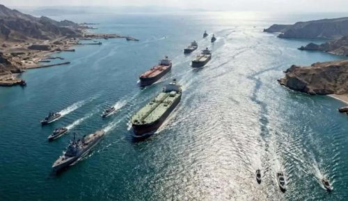 Εκρηξη σε τάνκερ που προσέκρουσε σε νάρκη στα στενά του Ορμούζ [vid]