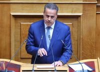 «Το νερό δεν ιδιωτικοποιείται» απαντά η κυβέρνηση – Στη Βουλή η μεγάλη σύγκρουση με το ΠΑΣΟΚ