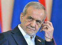 Πεζεσκιάν: Ανάμεσα στους Φρουρούς της Επανάστασης και τη Δύση