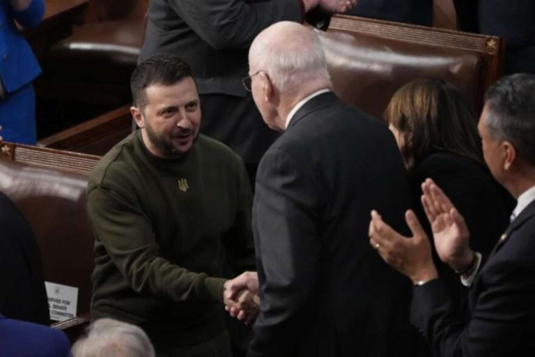 «Σφυροκόπημα» στη Μόσχα: 86 γερουσιαστές ενώνουν δυνάμεις για τις πιο σκληρές κυρώσεις κατά της Ρωσίας