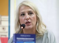 Ρένα Δούρου: «Η κυβέρνηση οφείλει απαντήσεις για το φιάσκο Ντόκου»–Τέσσερα ερωτήματα που εκθέτουν το Μαξίμου