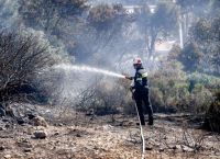 Συναγερμός στο Ρέθυμνο: Φωτιά στον Ασώματο, συνεχείς εκκενώσεις μέσω 112