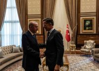 Εμμένει για το SAFE ο Ερντογάν: Άρση περιορισμών μεταξύ των συμμάχων, ιδίως στην αμυντική βιομηχανία