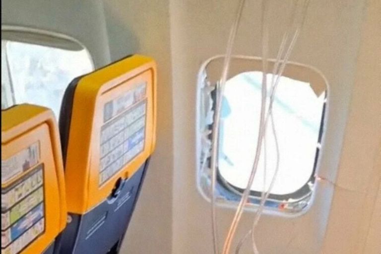 Ryanair: Τι προκάλεσε το σπασμένο παράθυρο – Η πρώτη εκτίμηση για το σοκαριστικό ατύχημα