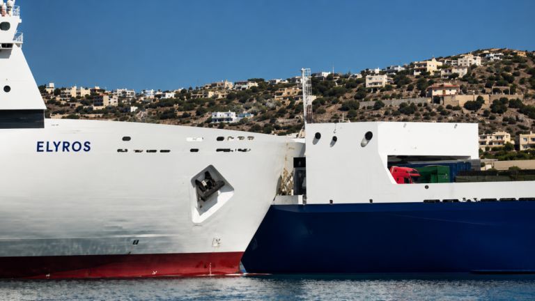 Σούδα: Βίντεο καταγράφει καρέ-καρέ τη σύγκρουση δύο πλοίων στο λιμάνι [vid]