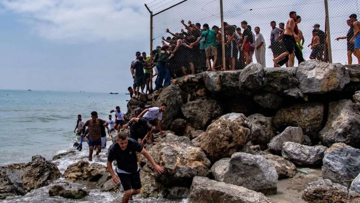 Η Ευρώπη αντιμέτωπη με νέα μεταναστευτική έκρηξη: Ο Σάντσεθ στέλνει στρατό στη Θέουτα
