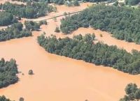 Μιζούρι:Καταστροφικές πλημμύρες και εικόνες χάους–«Δεν έχω ξαναδεί το νερό να φτάνει τόσο ψηλά»,λέει κάτοικος