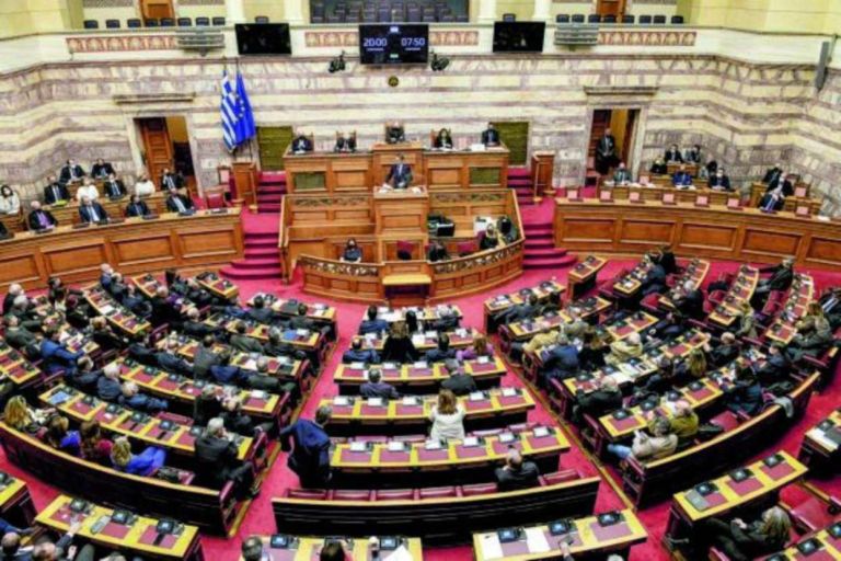 Συνταγματική Αναθεώρηση: «Γαλάζιες» ενστάσεις για το ασυμβίβαστο υπουργού και βουλευτή