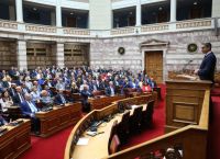 Σύνταγμα στην κόψη του «180»: Η απογευματινή ψηφοφορία που βάζει φωτιά στις εκλογές του 2027
