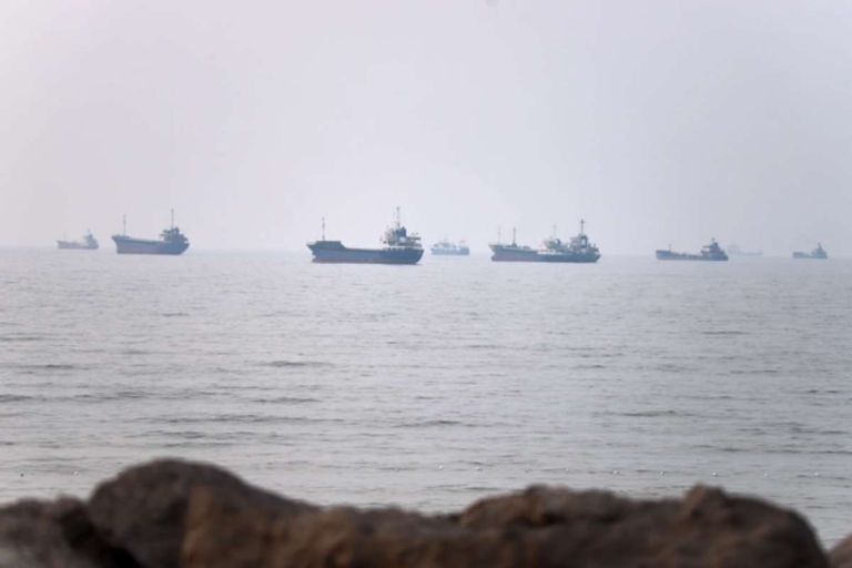 Τραμπ: Οι ΗΠΑ αναλαμβάνουν τα Στενά του Ορμούζ – Επιβάλλει τέλος 20% σε όλα τα διερχόμενα φορτία