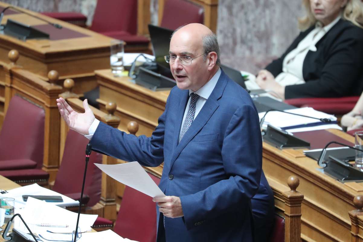Χατζηδάκης: Στις αρχές της εβδομάδας οι ανακοινώσεις για την έκπτωση στα καύσιμα